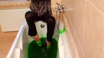 She Loves To Get Messy Any Way She Can Screencap 18 on www.sinx.com