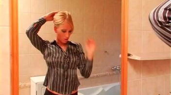 She Loves To Get Messy Any Way She Can Screencap 2 on www.sinx.com