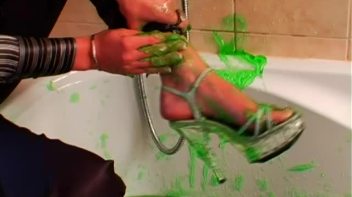 She Loves To Get Messy Any Way She Can Screencap 21 on www.sinx.com