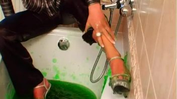 She Loves To Get Messy Any Way She Can Screencap 22 on www.sinx.com