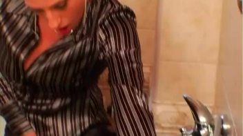 She Loves To Get Messy Any Way She Can Screencap 24 on www.sinx.com