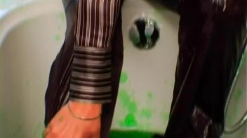 She Loves To Get Messy Any Way She Can Screencap 26 on www.sinx.com