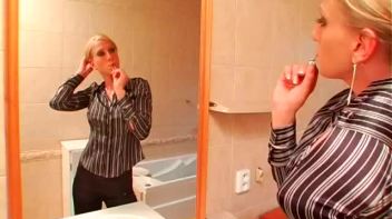 She Loves To Get Messy Any Way She Can Screencap 3 on www.sinx.com