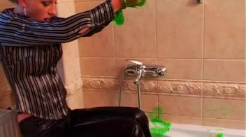 She Loves To Get Messy Any Way She Can Screencap 31 on www.sinx.com