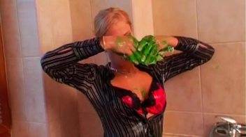 She Loves To Get Messy Any Way She Can Screencap 43 on www.sinx.com