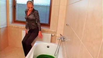 She Loves To Get Messy Any Way She Can Screencap 5 on www.sinx.com