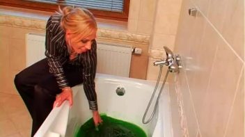 She Loves To Get Messy Any Way She Can Screencap 6 on www.sinx.com