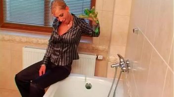 She Loves To Get Messy Any Way She Can Screencap 7 on www.sinx.com