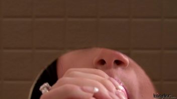 Creamy Carina Screencap 13 on www.sinx.com