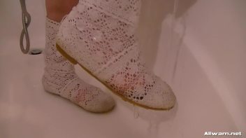 Shower And Shave Eurobabe Combo Screencap 34 on www.sinx.com