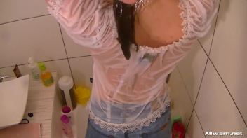 Shower And Shave Eurobabe Combo Screencap 63 on www.sinx.com