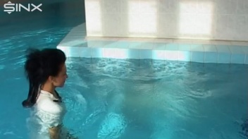 Wet Pool Fun For Champagne Babes Screencap 32 on www.sinx.com