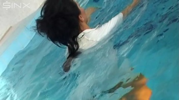 Wet Pool Fun For Champagne Babes Screencap 35 on www.sinx.com