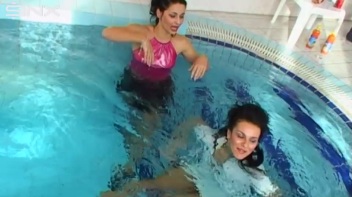 Wet Pool Fun For Champagne Babes Screencap 53 on www.sinx.com