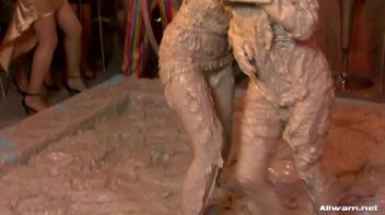 Mud Fun Screencap 30 on www.sinx.com