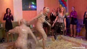 Mud Fun Screencap 57 on www.sinx.com