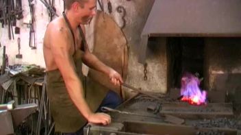 She Welcomes The Bi Embrace Screencap 2 on www.sinx.com