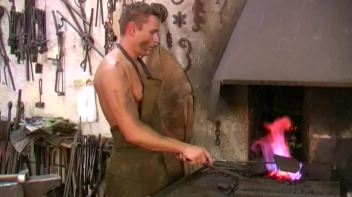 She Welcomes The Bi Embrace Screencap 3 on www.sinx.com