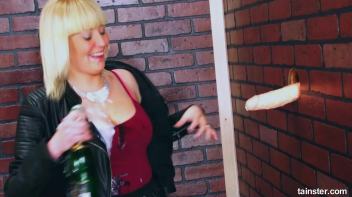 Dressed in leather and covered in cum Screencap 29 on www.sinx.com