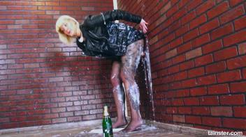 Dressed in leather and covered in cum Screencap 60 on www.sinx.com