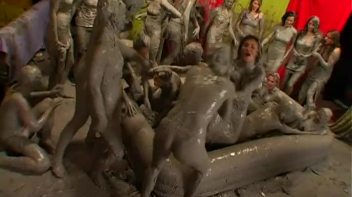 Packed Like Sardines In The Mud Screencap 95 on www.sinx.com