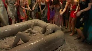 Packed Like Sardines In The Mud Screencap 13 on www.sinx.com