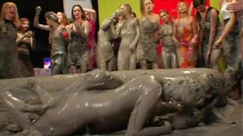 Packed Like Sardines In The Mud Screencap 15 on www.sinx.com