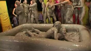 Packed Like Sardines In The Mud Screencap 26 on www.sinx.com
