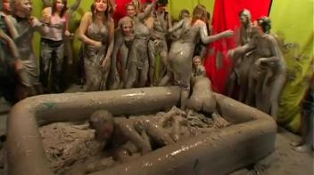 Packed Like Sardines In The Mud Screencap 41 on www.sinx.com