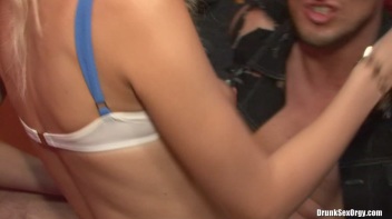 Bikini Beach Balls Part 6 - Cam 1 Screencap 12 on www.sinx.com