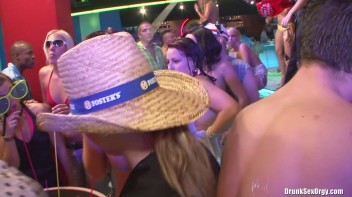 Bikini Beach Balls Part 6 - Cam 1 Screencap 31 on www.sinx.com