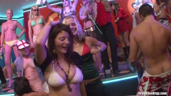 Bikini Beach Balls Part 6 - Cam 1 Screencap 54 on www.sinx.com
