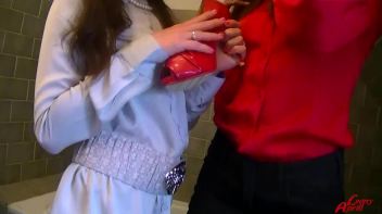 Bloused Up Beauties In The Bath Screencap 1 on www.sinx.com