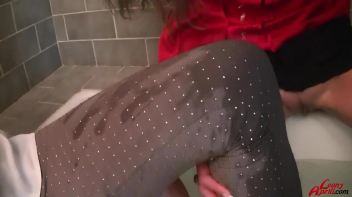 Bloused Up Beauties In The Bath Screencap 16 on www.sinx.com