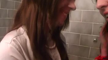 Bloused Up Beauties In The Bath Screencap 20 on www.sinx.com