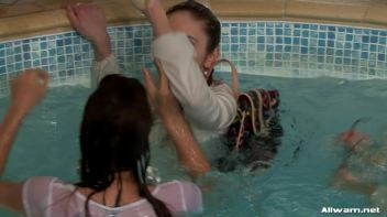 Wetlook Fitness Hotties Screencap 89 on www.sinx.com