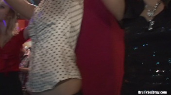 Bikini Beach Balls Part 5 - Cam 2 Screencap 9 on www.sinx.com