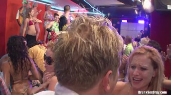 Bikini Beach Balls Part 5 - Cam 2 Screencap 102 on www.sinx.com