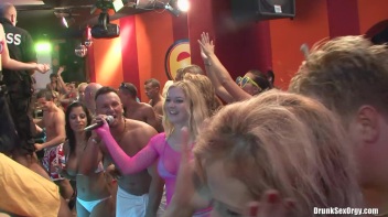 Bikini Beach Balls Part 5 - Cam 2 Screencap 118 on www.sinx.com