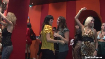 Bikini Beach Balls Part 5 - Cam 2 Screencap 15 on www.sinx.com