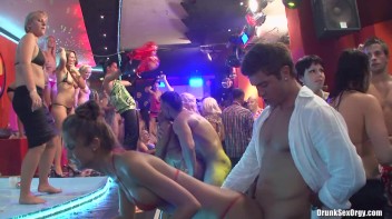 Bikini Beach Balls Part 5 - Cam 2 Screencap 26 on www.sinx.com