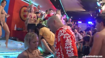 Bikini Beach Balls Part 5 - Cam 2 Screencap 76 on www.sinx.com