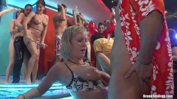 Bikini Beach Balls Part 5 - Cam 2 Screencap 79 on www.sinx.com