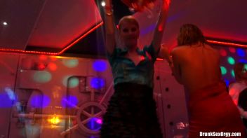 Valentine's Day Vaginas Part 4 - Shower Cam Screencap 69 on www.sinx.com