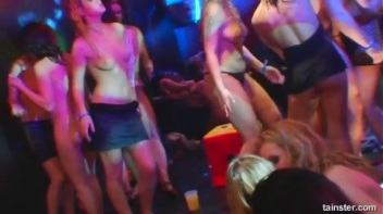 Blue Jean Babes Part 5 Cam 3 Screencap 34 on www.sinx.com