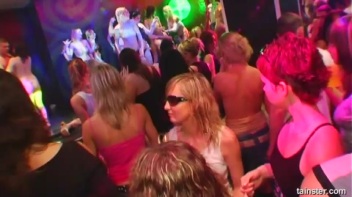 Blue Jean Babes Part 5 Cam 3 Screencap 63 on www.sinx.com