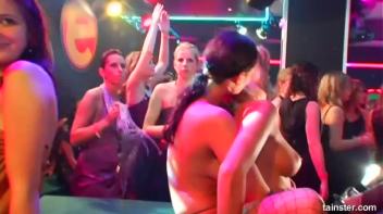 Pussy Casino Part 5 - Cam 1 Screencap 94 on www.sinx.com