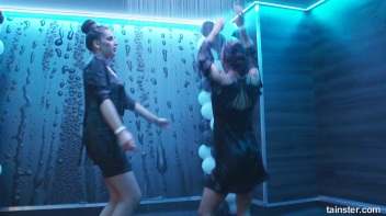 Soaked and Saucy! Screencap 36 on www.sinx.com