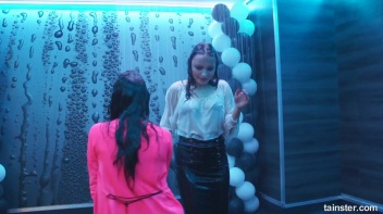 Soaked and Saucy! Screencap 70 on www.sinx.com