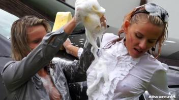 Eurobabe Car Wash Screencap 91 on www.sinx.com